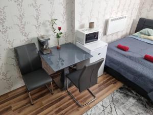 A bed or beds in a room at Csillag Apartman