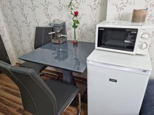 A kitchen or kitchenette at Csillag Apartman Még 6 kép