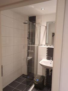 Koupelna v ubytování Maria Apartment + 18 fotografií