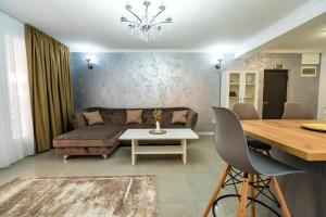 a living room with a couch and a table at Armada Aparthotel in Alba Iulia