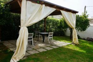 A garden outside B&B Milena
