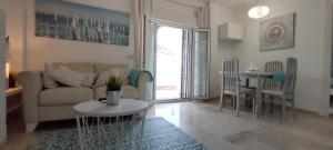 Fotografia z galérie ubytovania Precioso Ático en Playa con Piscina v destinácii Estepona