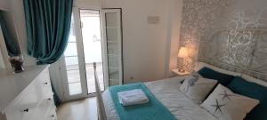 Fotografia z galérie ubytovania Precioso Ático en Playa con Piscina v destinácii Estepona