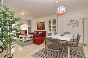 a living room with a table and a red couch at Baía Residence I - Beach and Rest in São Martinho do Porto