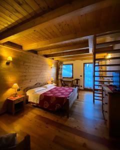 Voodi või voodid majutusasutuse Hotel L'Artisin toas