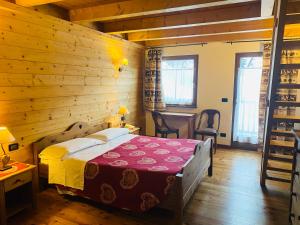 Voodi või voodid majutusasutuse Hotel L'Artisin toas