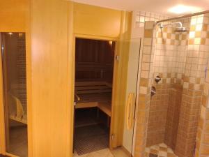 A bathroom at Pension Kappel