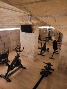 The fitness centre and/or fitness facilities at Casal de Petra - Rooms & Pool by My Rooms Hotels