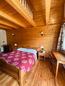 Voodi või voodid majutusasutuse Hotel L'Artisin toas