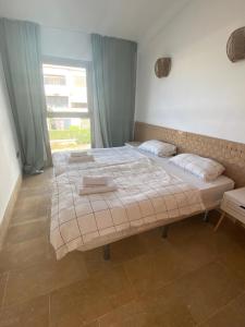 En eller flere senge i et værelse på SUN BAY VILLAS APARTMENT + 39 billeder