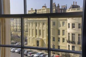 Gallery image of TROPICAL SUNNY 2 BED FLAT SEAFRONT Slp 6 in Brighton & Hove