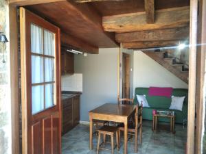 a kitchen and dining room with a table and chairs at Apartamento La Corrada in Santa Eulalia de Oscos +30 photos