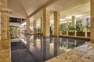 Bazén v ubytování Madisson Boutique Hotel Cartagena nebo v jeho okolí