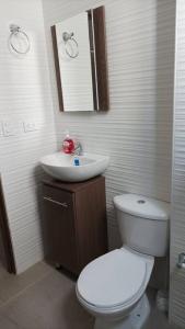 Ein Badezimmer in der Unterkunft Excelente Apartamento en Girardot
