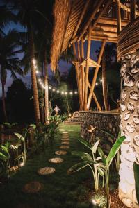 Vonkajšia záhrada v ubytovaní La royale Romantic Bamboo Villas