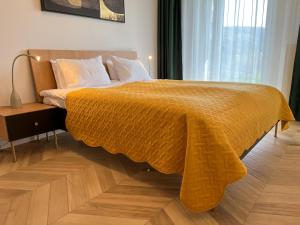 Posteľ alebo postele v izbe v ubytovaní Apartamenty Kalina z widokiem na góry - Kilińskiego