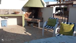Balkon lub taras w obiekcie Riumar Nature 38 , piscina , aire acondicionado , barbacoa y pàrquing Privado