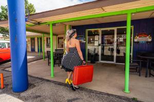 Gallery image of The Atomic Blue Motor-Inn in Monticello