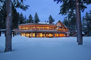 トラッキーにあるSki View Adventureの夜の大家