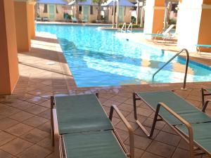 Piscina a Sunset Cove at Calypso III o a prop