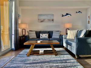 Zona d'estar a Sunset Cove at Calypso III