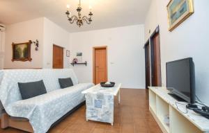 TV a/nebo společenská místnost v ubytování Apartments Studenac