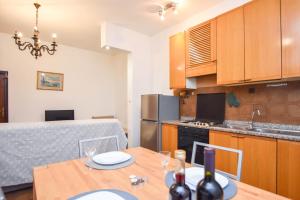 Kuchyň nebo kuchyňský kout v ubytování Apartments Studenac