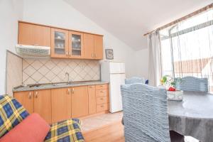 Kuchyň nebo kuchyňský kout v ubytování Apartments Studenac