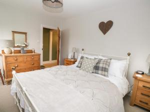 Ένα ή περισσότερα κρεβάτια σε δωμάτιο στο Beckside Cottage