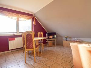 Μια τηλεόραση ή/και κέντρο ψυχαγωγίας στο Ferienhaus Karola, Wohnung 2 - OG