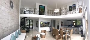 Posezení v ubytování HERMOSA CASAQUINTA FAMILIAR CONDOMINIO CAMPESTRE EL PEÑON Piscina Privada Campo de Golf + 31 fotografií