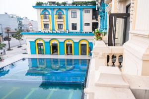 a house with a swimming pool in front of a building at Thiên Ân Hotel Bắc Giang in Bắc Giang