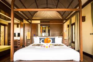 A bed or beds in a room at Chantaramas Resort