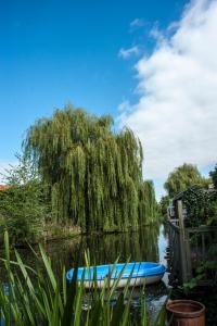 Kolam renang di atau dekat dengan Canal Garden Apartment StayWell Amsterdam