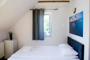 מיטה או מיטות בחדר ב-Willa Bryza Rewa