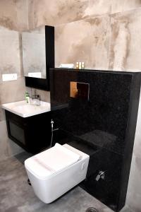 Bathroom sa MY Heritage Resort - Best Resort in Kannauj