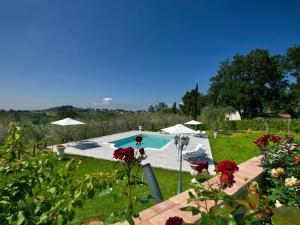 Utsikt över poolen vid Tranquil holiday home in Selci with swimming pool eller i närheten