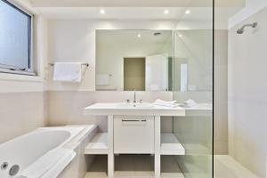 Ένα μπάνιο στο Sunhaven +7 φωτογραφίες