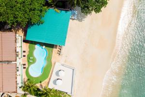 an overhead view of the beach and the ocean at 4U Resort Samui in Lamai