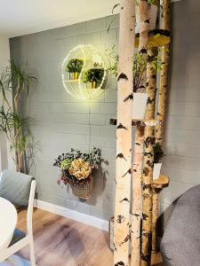 a room with a tree and plants on the wall at Extravagantes Apartment in Potsdam