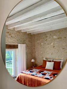Säng eller sängar i ett rum på Le moulin du Mesnil