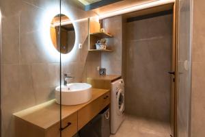 Kúpeľňa v ubytovaní Rikanthos Stone Sea View Apartment Ι