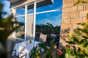 Balkón alebo terasa v ubytovaní Rikanthos Stone Sea View Apartment Ι