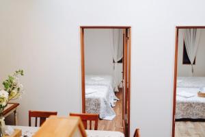 Postel nebo postele na pokoji v ubytování L'AtelieR Guest House Yonago