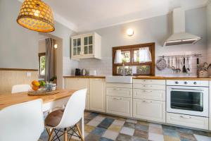 A kitchen or kitchenette at Casa Azul Stylish beach house for 4 adults and 1 child in Cala Llombards