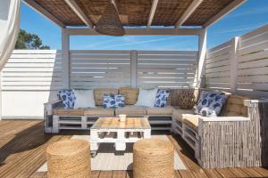 A seating area at Casa Azul Stylish beach house for 4 adults and 1 child in Cala Llombards