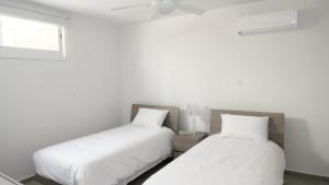 Postel nebo postele na pokoji v ubytování Resitour - Apollo Beach Villa 37