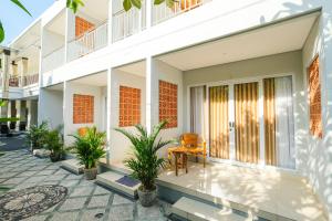 Balkón nebo terasa v ubytování Dharma Guest House Seminyak RedPartner