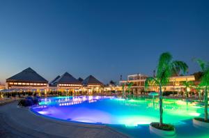 Swimming pool sa o malapit sa Ethra Reserve Valentino