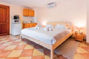 Posteľ alebo postele v izbe v ubytovaní Varázskő Apartman Gyula